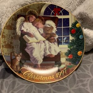 Avon Christmas 1997 Plate with Gold and Red Accents